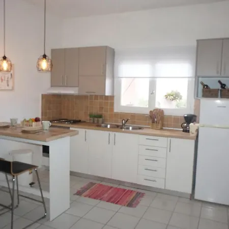 Acharavi Afrodite أخارافي